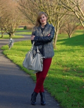 grey pullover Fashion5 and faux fur vest